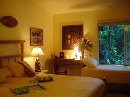 Bed & Breakfast At The Beach With Friends Bed And Breakfast Hilo