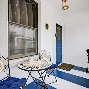 New Whaler Inn- Nautical Magic Downtown Holiday home