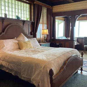 Bay Oceanfront Bed & Breakfast